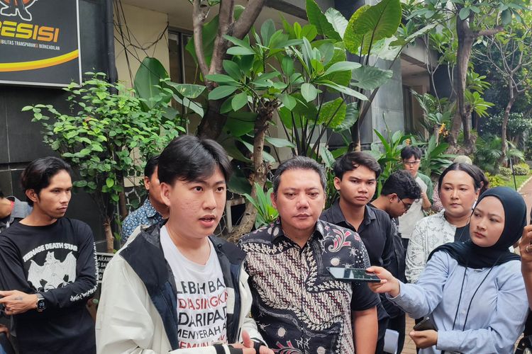 Cho Yong Gi Ditegur Keras saat Ingin Bantu Peserta Demo Buruh