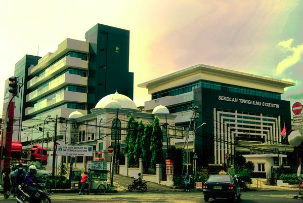 Ingin Kuliah dan Tetap Sukses Kerja? Harapan Masyarakat Menghadapi Ketidakpastian Ekonomi